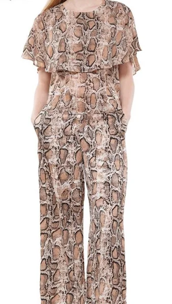 Feminine and fashionable clothing for every wardrobe   2 piece Pant Set